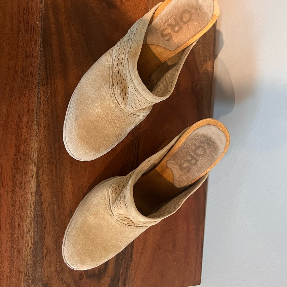Vintage Michael Kors slip on Wood Wedges size 6.5 to 7. Light tan cream colored.